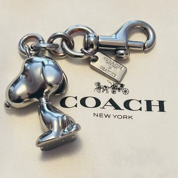 Coach x Peanuts Snoopy Keychain/ Bag Charm - Picture 2 of 16